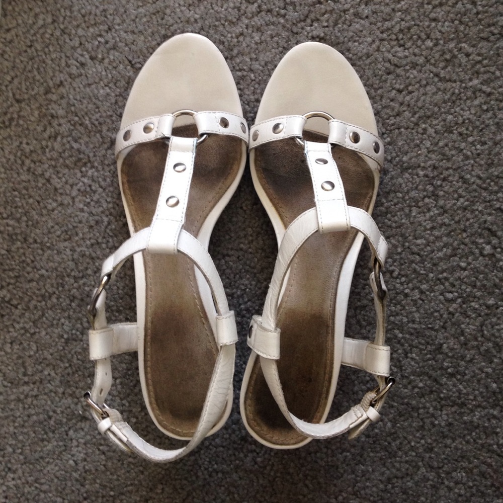 Bandolino White Heeled Sandal